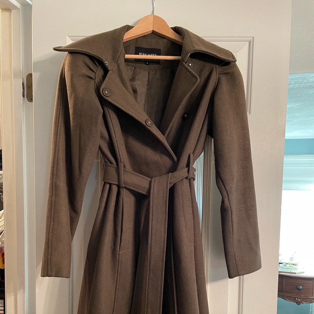 Nine West army green size 6 winter trench coat with belt and pockets